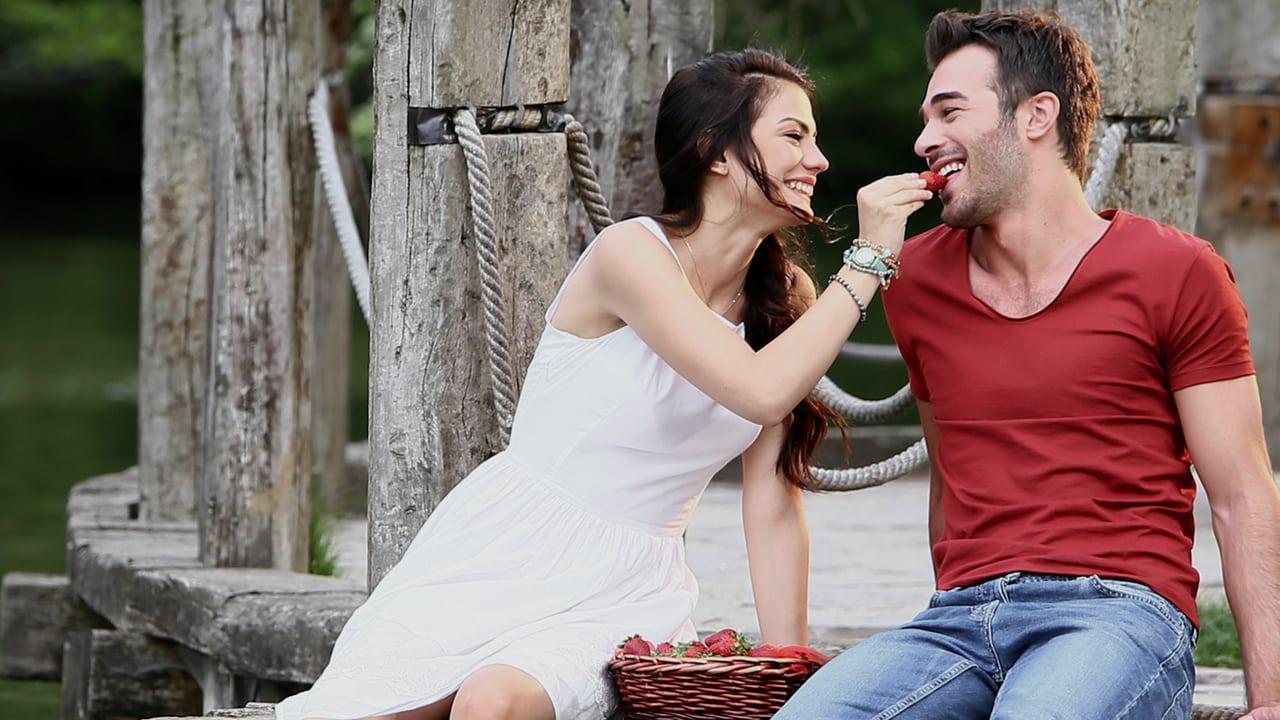 مسلسل رائحة الفراولة الحلقة 1 الاولي مترجمة